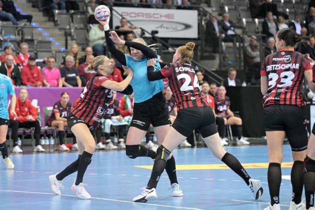 Johanna Reichert Thueringer HC, 29 in a duel with Meike Schmelzer HSG Bensheim Auerbach, 24 and Neele Mara Orth HSG Bensheim Auerbach, 32 Thueringer HC vs HSG Bensheim Auerbach, Handball, Women, DHB Cup Haushahn Final 4, semi-final, season 2025 2026, 14 03 2026 Thueringer HC vs HSG Bensheim Auerbach, Handball, Women, DHB Cup Haushahn Final 4, semi-final, season 2025 2026, 14 03 2026 Stuttgart Copyright: xEibner-Pressefoto TobiasxBaurx EP_TBR