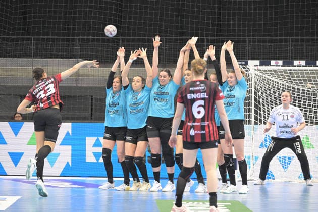 Lucie Marie Kretzschmar HSG Bensheim Auerbach, 33 in duel with the block of Thueringer HC Thueringer HC vs HSG Bensheim Auerbach, Handball, Women, DHB Pokal Haushahn Final 4, Semifinal, Season 2025 2026, 14 03 2026 Thueringer HC vs HSG Bensheim Auerbach, Handball, Women, DHB Pokal Haushahn Final 4, Semifinal, Season 2025 2026, 14 03 2026 Stuttgart Copyright: xEibner-Pressefoto TobiasxBaurx EP_TBR