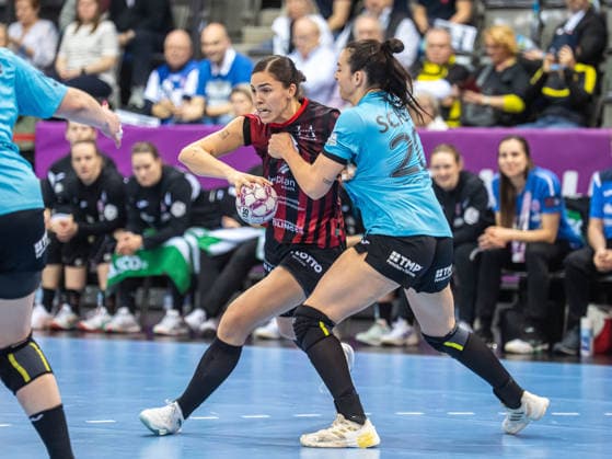 Lucie Marie Kretzschmar HSG Bensheim Auerbach, 33 in duel with Jana Leonie Scheib Thueringer HC, 20 , Thueringer HC vs HSG Bensheim Auerbach, Handball, DHB Pokal Haushahn Final 4, Season 2025 2026, 14 03 2026 Thueringer HC vs HSG Bensheim Auerbach, Handball, DHB Pokal Haushahn Final 4, Season 2025 2026, 14 03 2026 Stuttgart Copyright: xMichaelxSchmidt Eibner-Pressefotx EP_MST