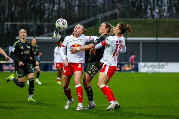 Dina Orschmann 1 FC Union Berlin Frauen, 11 mit hohem Fuss zum Bal, Zweikampf, Duell, Kampf Lou Ann Joly RB Leipzig Frauen, 06 , Sandra Starke RB Leipzig Frauen, 13 , RB Leipzig Frauen vs 1 FC Union Berlin Frauen, Fußball, Google Pixel Frauen Bundesliga, 20 Spieltag, Season 2025 2026, 14 03 2026 ,¨ DFL REGULATIONS PROHIBIT ANY USE OF PHOTOGRAPHS AS IMAGE SEQUENCES AND OR QUASI VIDEO,¨ RB Leipzig Women vs 1 FC Union Berlin Women, Football, Google Pixel Women Bundesliga, 20 Matchday, Season 2025 2026, 14 03 2026 Leipzig Copyright: xEibner-Pressefoto LauraxRoemerx EP_LRR