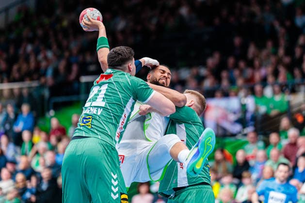 v l Mika Laurin Sajenev GWD Minden, 21 , Philipp Ahouansou HSG Wetzlar, 19 , Daniel Astrup Pedersen GWD Minden, 03 GER, GWD Minden vs HSG Wetzlar, Handball, 1 Bundesliga, 25 Matchday, Season 2025 2026, 14 03 2026 GER, GWD Minden vs HSG Wetzlar, Handball, 1 Bundesliga, 25 Matchday, Season 2025 2026, 14 03 2026 Minden Copyright: xEibner-Pressefoto JanxRollingerx EP_JSK