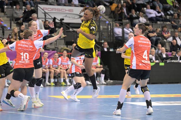 Deborah Lassource BVB Borussia Dortmund Handball, 22 in a duel with Nieke Kuehne HSG Blomberg Lippe, 09 , Maxi Muehlner HSG Blomberg Lippe, 10 and Andrea Jacobsen HSG Blomberg Lippe, 04 BVB Borussia Dortmund Handball vs HSG Blomberg Lippe, Handball, Women, DHB Cup Haushahn Final 4, Semifinal, Season 2025 2026, 14 03 2026 BVB Borussia Dortmund Handball vs HSG Blomberg Lippe, Handball, Women, DHB Cup Haushahn Final 4, Semifinal, Season 2025 2026, 14 03 2026 Stuttgart Copyright: xEibner-Pressefoto TobiasxBaurx EP_TBR