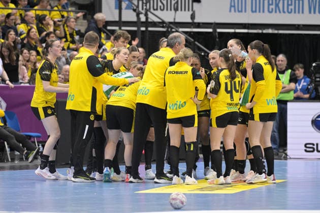 Time Out BVB Borussia Dortmund Handball BVB Borussia Dortmund Handball vs HSG Blomberg Lippe, Handball, Women, DHB Cup Haushahn Final 4, Semifinal, Season 2025 2026, 14 03 2026 BVB Borussia Dortmund Handball vs HSG Blomberg Lippe, Handball, Women, DHB Cup Haushahn Final 4, Semifinal, Season 2025 2026, 14 03 2026 Stuttgart Copyright: xEibner-Pressefoto TobiasxBaurx EP_TBR