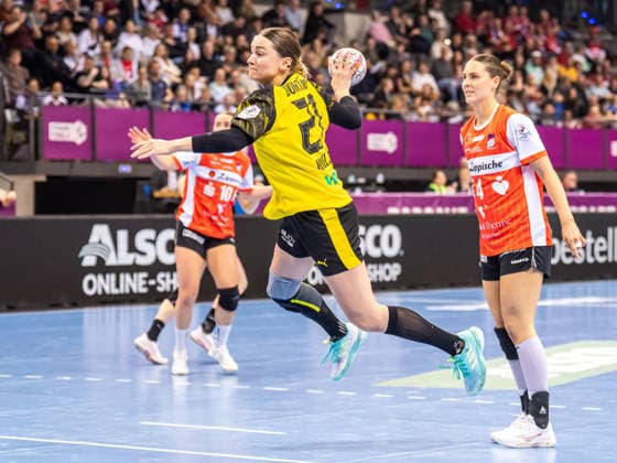 Kaja Kamp Nielsen Borussia Dortmund, 21 comes free to throw at the circle, Borussia Dortmund vs HSG Blomberg Lippe, Handball, DHB Pokal Haushahn Final 4, Season 2025 2026, 14 03 2026 Borussia Dortmund vs HSG Blomberg Lippe, Handball, DHB Pokal Haushahn Final 4, Season 2025 2026, 14 03 2026 Stuttgart Copyright: xMichaelxSchmidt Eibner-Pressefotx EP_MST