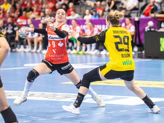 Nieke Kuehne HSG Blomberg Lippe, 09 with speed against Emma Olsson Borussia Dortmund, 29 , Borussia Dortmund vs HSG Blomberg Lippe, Handball, DHB Pokal Haushahn Final 4, Season 2025 2026, 14 03 2026 Borussia Dortmund vs HSG Blomberg Lippe, Handball, DHB Pokal Haushahn Final 4, Season 2025 2026, 14 03 2026 Stuttgart Copyright: xMichaelxSchmidt Eibner-Pressefotx EP_MST