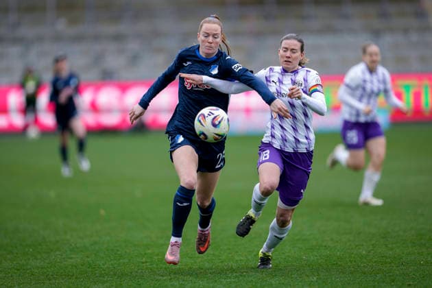 v li Nikee van Dijk TSG, 25 , Lena Ostermeier SGS, 18 , duel, duel, tackle, tackling, dynamics, action, action, 15 03 2026, Sinsheim Hoffenheim Germany , Football, Google Pixel Women Bundesliga, TSG 1899 Hoffenheim SGS Essen, DFB DFL REGULATIONS PROHIBIT ANY USE OF PHOTOGRAPHS AS IMAGE SEQUENCES AND OR QUASI VIDEO xozx