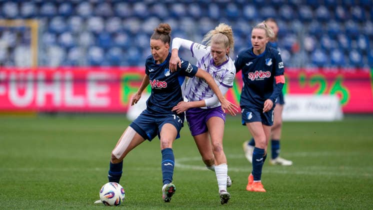 v li Franziska Harsch TSG, 17 , Julie Terlinden SGS, 2 , duel, duel, tackle, tackling, dynamics, action, action, 15 03 2026, Sinsheim Hoffenheim Germany , Football, Google Pixel Women Bundesliga, TSG 1899 Hoffenheim SGS Essen, DFB DFL REGULATIONS PROHIBIT ANY USE OF PHOTOGRAPHS AS IMAGE SEQUENCES AND OR QUASI VIDEO xozx