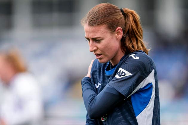 Lisa Doorn TSG, 14 has injured her shoulder, single image, single photo, action, action, injured, injury, injury break, game scene, 15 03 2026, Sinsheim Hoffenheim Germany , Football, Google Pixel Women Bundesliga, TSG 1899 Hoffenheim SGS Essen, DFB DFL REGULATIONS PROHIBIT ANY USE OF PHOTOGRAPHS AS IMAGE SEQUENCES AND OR QUASI VIDEO xozx