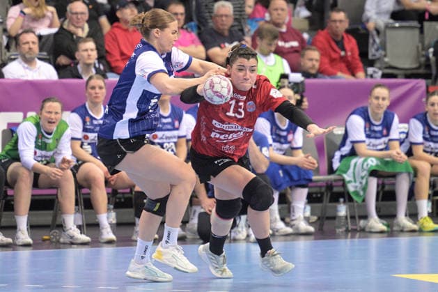 Giulia Guarieiro Thueringer HC, 13 in duel with Maxi Muehlner HSG Blomberg Lippe, 10 Thueringer HC vs HSG Blomberg Lippe, Handball, Women, DHB Pokal Haushahn Final 4, Final, Season 2025 2026, 15 03 2026 Thueringer HC vs HSG Blomberg Lippe, Handball, Women, DHB Pokal Haushahn Final 4, Final, Season 2025 2026, 15 03 2026 Stuttgart Copyright: xEibner-Pressefoto TobiasxBaurx EP_TBR
