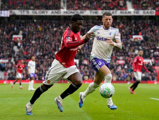 Manchester, England, 15th March 2026. Kobbie Mainoo of Manchester United, ManU (l) and Ross Barkley of Aston Villa (r) during the Manchester United vs Aston Villa Premier League match at Old Trafford, Manchester. Picture credit should read: Andrew Yates Sportimage EDITORIAL USE ONLY. No use with unauthorised audio, video, data, fixture lists, club league logos or live services. Online in-match use limited to 120 images, no video emulation. No use in betting, games or single club league player publications. SPI_033_AY_Man_Utd_Villa SPI-4605-0033