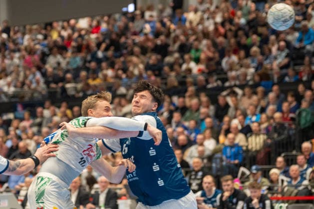 Duel between Gisli Kristjansson SC Magdeburg, 10 and Aron Seesing Bergischer HC 06, 49 Bergischer HC 06 vs SC Magdeburg, Handball, DAIKIN Handballbundesliga, 25 Matchday, Season 2025 2026, 15 03 2026 Bergischer HC 06 vs SC Magdeburg, Handball, DAIKIN Handballbundesliga, 25 Matchday, Season 2025 2026, 15 03 2026 Duesseldorf Copyright: xEibner-Pressefoto ThomasxHaeslerx EP_THR