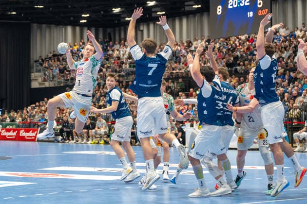 Felix Claar SC Magdeburg, 07 deceives the throw on Bergischer HC 06 vs SC Magdeburg, Handball, DAIKIN Handballbundesliga, 25 Matchday, Season 2025 2026, 15 03 2026 Bergischer HC 06 vs SC Magdeburg, Handball, DAIKIN Handballbundesliga, 25 Matchday, Season 2025 2026, 15 03 2026 Duesseldorf Copyright: xEibner-Pressefoto ThomasxHaeslerx EP_THR