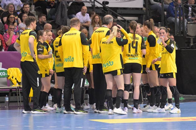 Time Out BVB Borussia Dortmund Handball HSG Bensheim Auerbach vs BVB Borussia Dortmund Handball, Handball, Women, DHB Pokal Haushahn Final 4, Final, Season 2025 2026, 15 03 2026 HSG Bensheim Auerbach vs BVB Borussia Dortmund Handball, Handball, Women, DHB Pokal Haushahn Final 4, Final, Season 2025 2026, 15 03 2026 Stuttgart Copyright: xEibner-Pressefoto TobiasxBaurx EP_TBR
