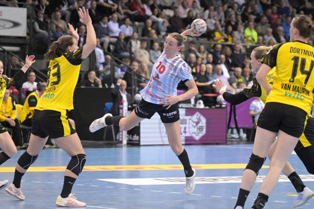 Matilda Ehlert HSG Bensheim Auerbach, 10 in duel with Guro Nestaker BVB Borussia Dortmund Handball, 33 HSG Bensheim Auerbach vs BVB Borussia Dortmund Handball, Handball, Women, DHB Pokal Haushahn Final 4, Final, Season 2025 2026, 15 03 2026 HSG Bensheim Auerbach vs BVB Borussia Dortmund Handball, Handball, Women, DHB Pokal Haushahn Final 4, Final, Season 2025 2026, 15 03 2026 Stuttgart Copyright: xEibner-Pressefoto TobiasxBaurx EP_TBR