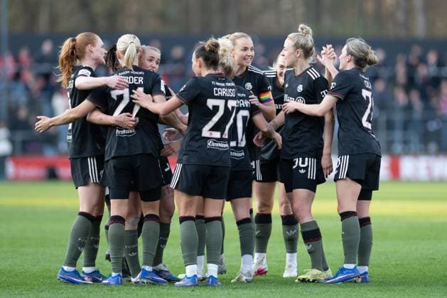 FC Bayern celebrates the goal to 0 1, torjubel, treffer, tor, freude, goal, jubel, spass, freuen, jubeln, feiernd, applauding, Applaus, feiert, Emotion, , 1 FC Koeln Frauen vs FC Bayern Muenchen Frauen, Fussball, Google Pixel Frauen Bundesliga, 20 Spieltag, 2025 2026, 15 03 2026 DFB regulations prohibit any use of photographs as image sequences and or quasi video Koeln Nordrhein Westfalen Deutschland Copyright: xkolbert-press MarkusxVerwimpx