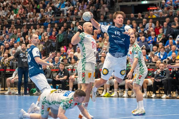 Lars Mitchell Kooij Bergischer HC 06, 15 comes against Oscar Bergendahl SC Magdeburg, 54 to throw Bergischer HC 06 vs SC Magdeburg, Handball, DAIKIN Handballbundesliga, 25 Matchday, Season 2025 2026, 15 03 2026 Bergischer HC 06 vs SC Magdeburg, Handball, DAIKIN Handballbundesliga, 25 Matchday, Season 2025 2026, 15 03 2026 Duesseldorf Copyright: xEibner-Pressefoto ThomasxHaeslerx EP_THR