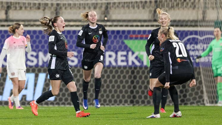 from left goal scorer Janou Levels VfL Wolfsburg, 15 and Guro Bergsvand VfL Wolfsburg, 20 with goal celebration, jubilation, cheering, optimistic, game scene, highlight, joy about the goal for 1 0, THE DFB REGULATIONS PROHIBIT ANY USE OF PHOTOGRAPHS AS IMAGE SEQUENCES AND OR QUASI VIDEO , 15 03 2026, Wolfsburg Germany , Football, Google Pixel Womens Bundesliga, VfL Wolfsburg Bayer 04 Leverkusen xobx