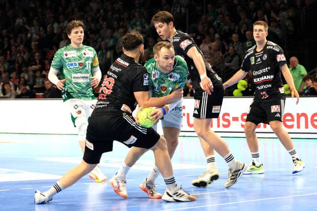 DEU, DHB, 1 HBL, Fuechse Berlin vs Erlangen, 15 03 2026, Max Schmeling Halle, Berlin, DEU, DHB, 1 HBL, Fuechse Berlin vs Erlangen, in the picture Mathias Gidsel Fuechse Berlin 19 , Nils Lichtlein Fuechse Berlin 17 , Tobias Buck Erlangen 39 , Florian Scheerer Erlangen 10 , Florian Scheerer Erlangen 13 nordphotoxGmbHx xEngler nph00076