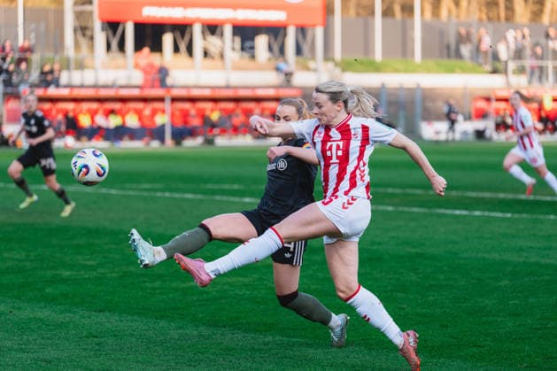 Glodis Perla Viggosdottir FC Bayern Muenchen, 04 blocks a shot on goal by Sandra Maria Jessen 1 FC Koeln, 06 1 FC Köln vs FC Bayern München, Football, Google Pixel Womens Bundesliga, Matchday 20, Season 2025 26, 15 03 2026, 1 FC Köln vs FC Bayern München, Football, Google Pixel Womens Bundesliga, Matchday 20, Season 2025 26, 13 03 2026 Köln Copyright: xEibner-Pressefoto LukasxBaldygax EP_LBA