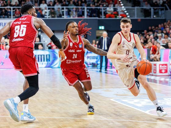 Ejiofor Onu BMA365 Bamberg Baskets, 35 , Cobe Williams BMA365 Bamberg Baskets, 24 , Nenad Dimitrijevic FC Bayern Muenchen Basketball, 00 , BMA365 Bamberg Baskets vs FC Bayern Muenchen Basketball, Basketball, easyCredit BBL, 24 Matchday, 15 03 2026 BMA365 Bamberg Baskets vs FC Bayern Muenchen Basketball, Basketball, easyCredit BBL, 24 Matchday, 15 03 2026 Bamberg Copyright: xEibner-Pressefoto G.xSantemizx EP_EER