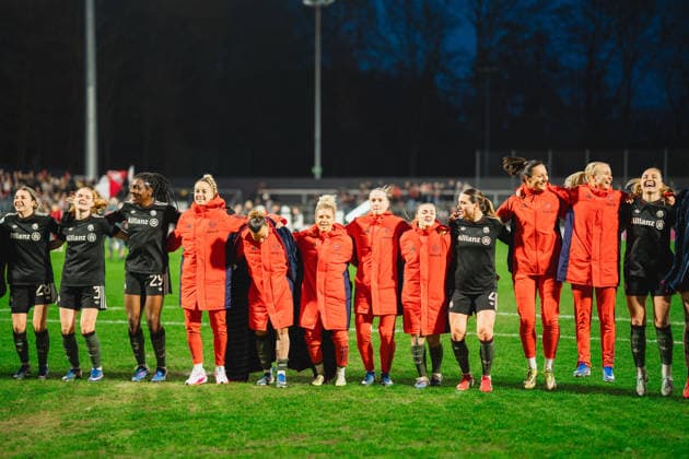 FC Bayern Muenchen team celebrates united after the match in front of the fans, emotion, joy 1 FC Köln vs FC Bayern München, football, Google Pixel Womens Bundesliga, Matchday 20, Season 2025 26, 15 03 2026, 1 FC Köln vs FC Bayern München, football, Google Pixel Womens Bundesliga, Matchday 20, Season 2025 26, 13 03 2026 Köln Copyright: xEibner-Pressefoto LukasxBaldygax EP_LBA