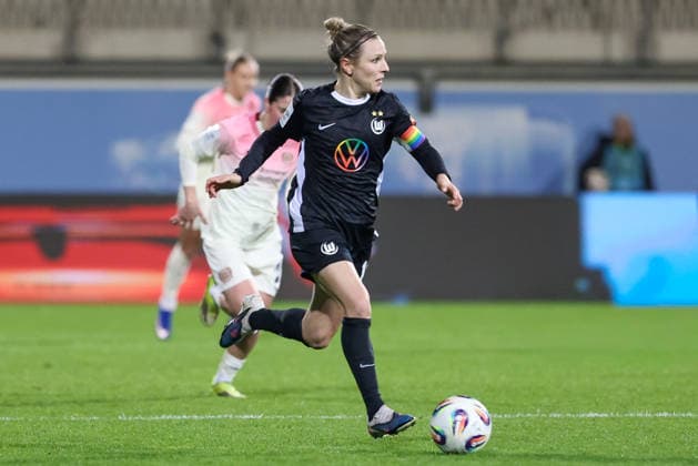 Svenja Huth VfL Wolfsburg, 10 on the ball, single image, full body, action, action, match scene, THE DFB GUIDELINES PROHIBIT ANY USE OF PHOTOGRAPHS AS IMAGE SEQUENCES AND OR QUASI VIDEO DFB REGULATIONS PROHIBIT ANY USE OF PHOTOGRAPHS AS IMAGE SEQUENCES AND OR QUASI VIDEO , 15 03 2026, Wolfsburg Germany , Soccer, Google Pixel Womens Bundesliga, VfL Wolfsburg Bayer 04 Leverkusen xobx