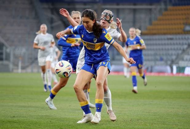 GER, Football, Womens Bundesliga, FC Carl Zeiss Jena vs VFL Wolfsburg 18 03 2026, Jena, Ernst Abbe Sportfeld, ad hoc Arena, GER, Season 2025 2026, Google Pixel Womens Bundesliga, Matchday 15, Catch-up match, FC Carl Zeiss Jena vs VFL Wolfsburg in picture Suya Haering Jena vs Thea Bjelde Wolfsburg DFL regulations prohibit any use of photographs as image sequences and or quasi video