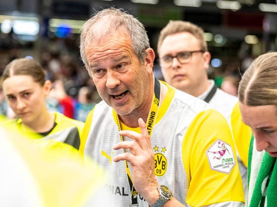 Henk Groener, Head Coach Borussia Dortmund during time-out, Frisch Auf Goeppingen vs Borussia Dortmund, Handball, 1 Bundesliga, Season 2025 2026, 18 03 2026 Frisch Auf Goeppingen vs Borussia Dortmund, Handball, 1 Bundesliga, Season 2025 2026, 18 03 2026 Goeppingen Copyright: xMichaelxSchmidt Eibner-Pressefotx EP_MST