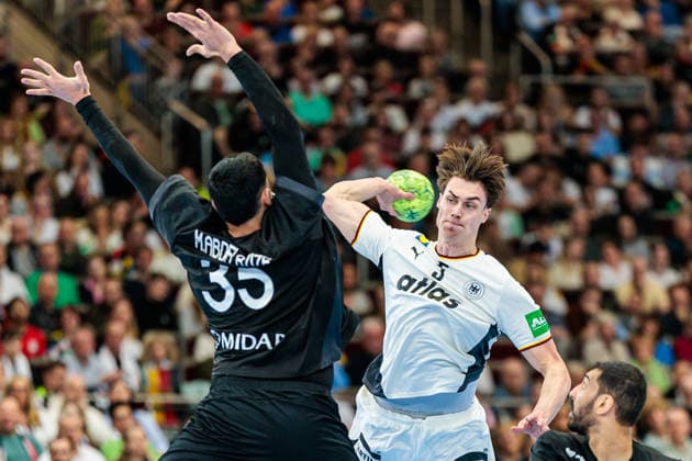 v l Mahmoud Abdelaziz Egypt, 35 , Miro Schluroff Germany, 05 GER, Germany GER vs Egypt EGY , Handball, international match, 2025 2026 season, 19 03 2026 GER, Germany GER vs Egypt EGY , Handball, international match, 2025 2026 season, 19 03 2026 Dortmund Copyright: xEibner-Pressefoto JanxRollingerx EP_JSK