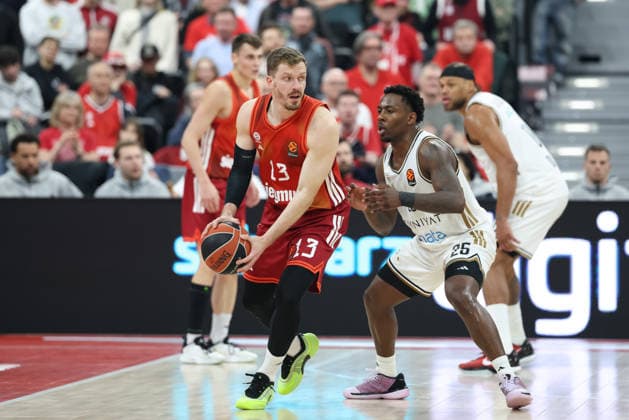 Andreas Obst FC Bayern Basketball, 13 with McKinley Wright IV Dubai Basketball, 25 , GER, FC Bayern Basketball vs Dubai Basketball, Basketball, Euroleague, 32 Matchday, Season 2025 2026, 19 03 2026, GER, FC Bayern Basketball vs Dubai Basketball, Basketball, Euroleague, 32 Matchday, Season 2025 2026, 19 03 2026 Munich Copyright: xEibner-Pressefoto JennixMaulx EP_JML