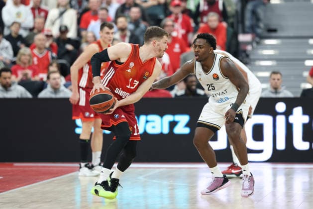 Andreas Obst FC Bayern Basketball, 13 with McKinley Wright IV Dubai Basketball, 25 , GER, FC Bayern Basketball vs Dubai Basketball, Basketball, Euroleague, 32 Matchday, Season 2025 2026, 19 03 2026, GER, FC Bayern Basketball vs Dubai Basketball, Basketball, Euroleague, 32 Matchday, Season 2025 2026, 19 03 2026 Munich Copyright: xEibner-Pressefoto JennixMaulx EP_JML