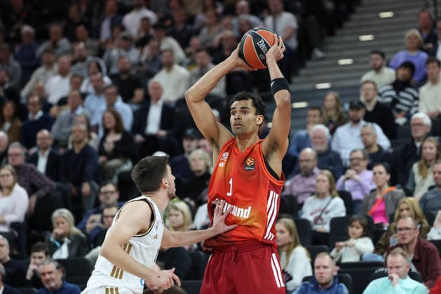 Oscar da Silva FC Bayern Basketball, 01 with Kosta Kondic Dubai Basketball, 11 , GER, FC Bayern Basketball vs Dubai Basketball, Basketball, Euroleague, Matchday 32, Season 2025 2026, 19 03 2026, GER, FC Bayern Basketball vs Dubai Basketball, Basketball, Euroleague, Matchday 32, Season 2025 2026, 19 03 2026 Munich Copyright: xEibner-Pressefoto JennixMaulx EP_JML