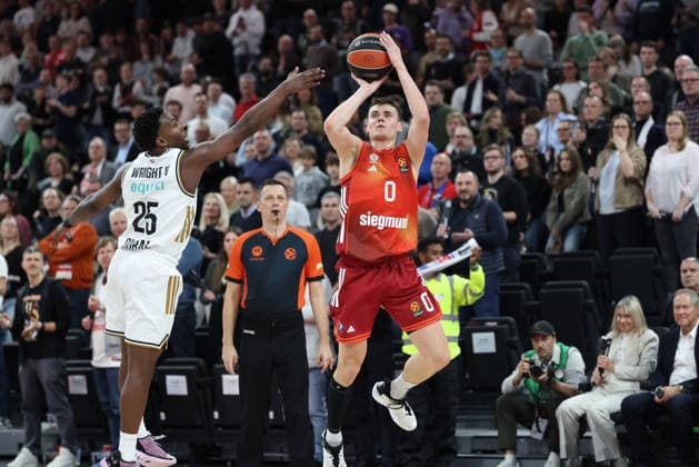 Nenad Dimitrijevic FC Bayern Basketball, 00 with McKinley Wright IV Dubai Basketball, 25 , GER, FC Bayern Basketball vs Dubai Basketball, Basketball, Euroleague, Matchday 32, Season 2025 2026, 19 03 2026, GER, FC Bayern Basketball vs Dubai Basketball, Basketball, Euroleague, Matchday 32, Season 2025 2026, 19 03 2026 Munich Copyright: xEibner-Pressefoto JennixMaulx EP_JML