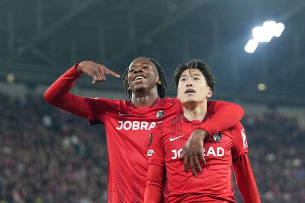 Johan Manzambi SC Freiburg, 44 , Yuito Suzuki SC Freiburg, 14 goal celebration, emotion, goal shot, finish, goal success, goal, goal , Germany, football, UEFA Europa League, round of 16, second leg, 2025 2026, SC Freiburg vs KRC Genk, 19 03 2026, Europa Park Stadion, Freiburg, Germany Freiburg Europa Park Stadion Baden Württemberg Germany Copyright: xArnexAmbergx