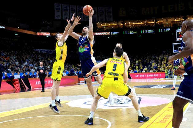 DEU, easyCredit BBL, ALBA vs Rostock Seawolves, 20 03 2026, Uber Arena, Berlin, DEU, easyCredit BBL, ALBA vs Rostock Seawolves, in the picture Justin Bean ALBA Berlin 34 , JONAS MATTISSECK ALBA Berlin 9 , Owen Klassen Rostock Seawolves 29 nordphotoxGmbHx xEngler nph00076