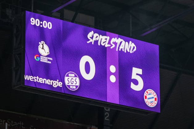 The women from Munich win the match clearly against 10 women from Essen with 5 0 SGS Essen vs FC Bayern Muenchen, Football, Womens Bundesliga, 21 Matchday, Season 2025 2026, 20 03 2026 DFL DFB Regulations prohibit any use of Photographs as image sequences and or Quasivideo SGS Essen vs FC Bayern Muenchen, Football, Womens Bundesliga, 21 Matchday, Season 2025 2026, 20 03 2026 Essen Copyright: xEibner-Pressefoto ThomasxHaeslerx EP_THR