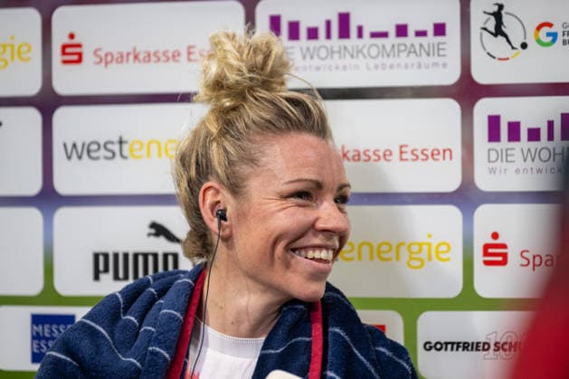 Linda Dallmann FC Bayern Muenchen, 10 is in a good mood during the interview SGS Essen vs FC Bayern Muenchen, Football, Womens Bundesliga, Matchday 21, Season 2025 2026, 20 03 2026 DFL DFB Regulations prohibit any use of Photographs as image sequences and or Quasivideo SGS Essen vs FC Bayern Muenchen, Football, Womens Bundesliga, Matchday 21, Season 2025 2026, 20 03 2026 Essen Copyright: xEibner-Pressefoto ThomasxHaeslerx EP_THR