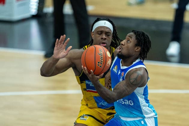 Isaiah Swope Frankfurt Skyliners, 01 , Keeshawn Kellman MHP RIESEN Ludwigsburg, 32 , GER, MHP Riesen vs Skyliners Frankfurt, Basketball Bundesliga, easycredit BBL, 25 Matchday, Season 2025 2026, 20 03 2026, GER, MHP Riesen vs Skyliners Frankfurt, Basketball Bundesliga, easycredit BBL, 25 Matchday, Season 2025 2026, 20 03 2026 Ludwigsburg Copyright: xEibner-Pressefoto SaschaxWaltherx EP_EER