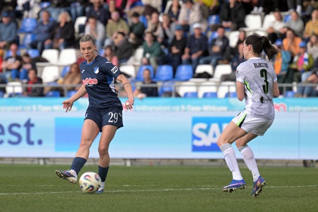 Selina Cercil TSG 1899 Hoffenheim, 29 am with ball in duel with Caitlin Dijkstra VfL Wolfsburg, 03 GER, TSG 1899 Hoffenheim vs VfL Wolfsburg, Football, Google Pixel Frauen Bundesliga, Saison 2025 2026, 21 03 2026 DFB DFL regulations prohibit any use of photographs as image sequences and or quasi video GER, TSG 1899 Hoffenheim vs VfL Wolfsburg, Football, Google Pixel Frauen Bundesliga, Saison 2025 2026, 21 03 2026 Hoffenheim Copyright: xEibner-Pressefoto TobiasxBaurx EP_TBR