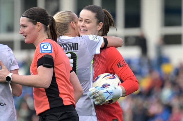 jubilation after the end of the match Stina Johannes VfL Wolfsburg, 01 in goal and Guro Bergsvand VfL Wolfsburg, 20 GER, TSG 1899 Hoffenheim vs VfL Wolfsburg, Football, Google Pixel Frauen Bundesliga, Saison 2025 2026, 21 03 2026 DFB DFL regulations prohibit any use of photographs as image sequences and or quasi video GER, TSG 1899 Hoffenheim vs VfL Wolfsburg, Football, Google Pixel Frauen Bundesliga, Saison 2025 2026, 21 03 2026 Hoffenheim Copyright: xEibner-Pressefoto TobiasxBaurx EP_TBR