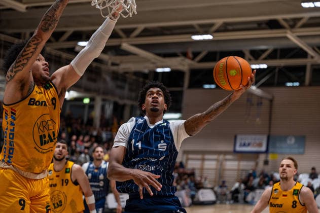 Tylan James Pope Bozic Estriche Knights Kirchheim, 09 , Dravon Mangum VfL SparkassenStars Bochum, 11 , GER, Bozic Estriche Knights Kirchheim vs VfL SparkassenStars Bochum, BARMER 2 Basketball Bundesliga, 28 Matchday, Season 2025 2026, 21 03 2026 GER, Bozic Estriche Knights Kirchheim vs VfL SparkassenStars Bochum, BARMER 2 Basketball Bundesliga, 28 Matchday, Season 2025 2026, 21 03 2026 Kirchheim unter Teck Copyright: xEibner-Pressefoto SilasxKunzx EP_SKZ