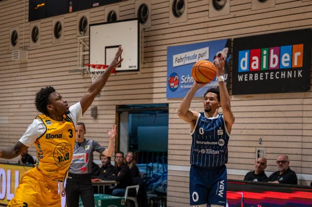 Charles Tyrone Harris Jr Bozic Estriche Knights Kirchheim, 03 , Myreon Lamar Jones Jr VfL SparkassenStars Bochum, 00 , GER, Bozic Estriche Knights Kirchheim vs VfL SparkassenStars Bochum, BARMER 2 Basketball Bundesliga, 28 Matchday, Season 2025 2026, 21 03 2026 GER, Bozic Estriche Knights Kirchheim vs VfL SparkassenStars Bochum, BARMER 2 Basketball Bundesliga, 28 Matchday, Season 2025 2026, 21 03 2026 Kirchheim unter Teck Copyright: xEibner-Pressefoto SilasxKunzx EP_SKZ