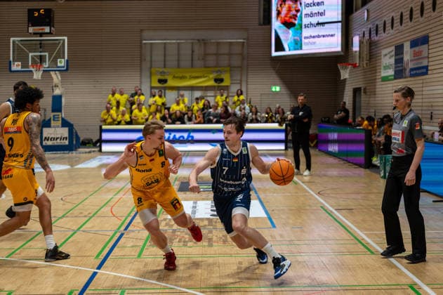 Lucas Mayer Bozic Estriche Knights Kirchheim, 08 , Lars Kamp VfL SparkassenStars Bochum, 07 , GER, Bozic Estriche Knights Kirchheim vs VfL SparkassenStars Bochum, BARMER 2 Basketball Bundesliga, 28 Matchday, Season 2025 2026, 21 03 2026 GER, Bozic Estriche Knights Kirchheim vs VfL SparkassenStars Bochum, BARMER 2 Basketball Bundesliga, 28 Matchday, Season 2025 2026, 21 03 2026 Kirchheim unter Teck Copyright: xEibner-Pressefoto SilasxKunzx EP_SKZ