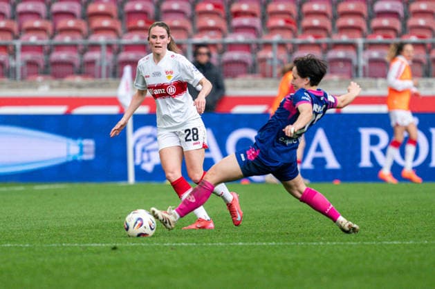 Emma Junold 1 FSV Mainz 05, 22 clears the ball in front of Reena Wichmann VfB Stuttgart, 28 , GER, VfB Stuttgart vs 1 FSV Mainz 05, Soccer, Women, 2 Bundesliga, Matchday 20, Season 2025 2026, 21 03 2026, GER, VfB Stuttgart vs 1 FSV Mainz 05, Soccer, Women, 2 Bundesliga, Matchday 20, Season 2025 2026, 21 03 2026 Stuttgart Copyright: xEibner-Pressefoto ChristianxLangx EP_CLG