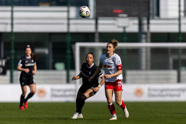 GER, Leipzig, Soccer, Google Pixel Women Bundesliga, 21 Matchday, RB Leipzig vs SC Freiburg in picture from l Nicole Ojukwu SC Freiburg 06 , Sandra Starke RB Leipzig 13 , duel, 22 03 2025, RB Leipzig Training Academy Cottaweg Leipzig DFB REGULATIONS PROHIBIT ANY USE OF PHOTOGRAPHS AS IMAGE SEQUENCES AND OR QUASI VIDEO, Copyright: HMBxMedia PaulxFritz