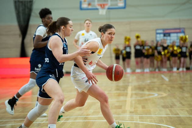 Anna Suckstorff Lions, 8 , Lovisa Hjern Luchse, 3 , Syntainics MBC vs TK Hannover Luchse, Women, Basketball, 1 Bundesliga, DBBL, Main Round, 21 Matchday, Season 2025 26, 22 03 2026 Halle SWH Arena Sachsen Anhalt Germany