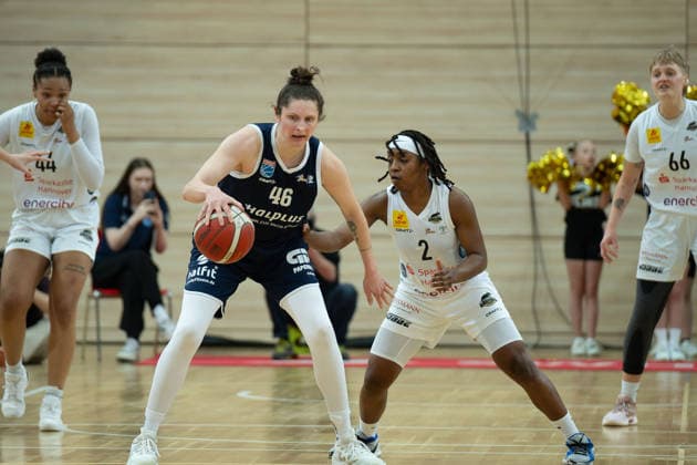 Romy Bär Lions, 46 , Lashae Dwyer Luchse, 2 , Syntainics MBC vs TK Hannover Luchse, Women, Basketball, 1 Bundesliga, DBBL, Main Round, 21 Matchday, Season 2025 26, 22 03 2026 Halle SWH Arena Sachsen Anhalt Germany