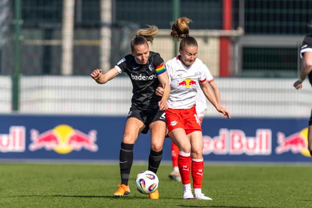 GER, Leipzig, Soccer, Google Pixel Women Bundesliga, 21 Matchday, RB Leipzig vs SC Freiburg in the picture from l Lisa Karl SC Freiburg 02 , Annabel Schasching RB Leipzig 16 , duel, 22 03 2025, RB Leipzig Training Academy Cottaweg Leipzig DFB REGULATIONS PROHIBIT ANY USE OF PHOTOGRAPHS AS IMAGE SEQUENCES AND OR QUASI VIDEO, Copyright: HMBxMedia PaulxFritz
