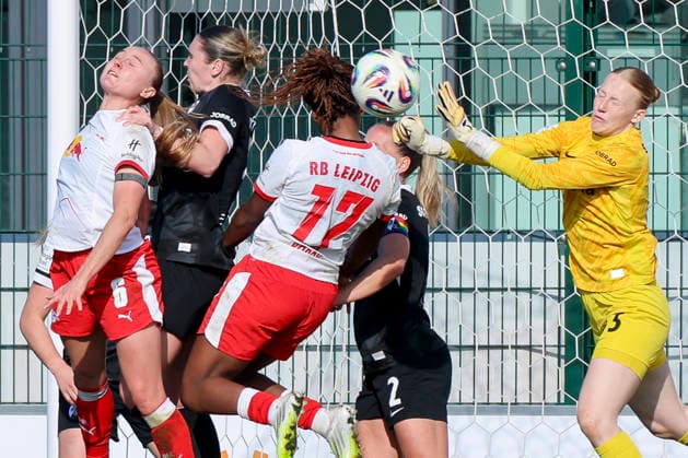 Sandra Starke RB Leipzig , Luca Birkholz SC Freiburg , Delice Boboy RB Leipzig and goalkeeper Rebecca Adamczyk SC Freiburg battle for the ball, Google Pixel Frauen Bundesliga, RB Leipzig v SC Freiburg, RB Trainingszentrum on March 22, 2026 in Leipzig, Germany Photo by Marco Steinbrenner DeFodi Images Sandra Starke RB Leipzig , Luca Birkholz SC Freiburg , Delice Boboy RB Leipzig and goalkeeper Rebecca Adamczyk SC Freiburg battle for the ball, Google Pixel Frauen Bundesliga, RB Leipzig v SC Freiburg, RB Trainingszentrum, March 22, 2026 in Leipzig, Germany Photo by Marco Steinbrenner DeFodi Images DFB DFL REGULATIONS PROHIBIT ANY USE OF PHOTOGRAPHS AS IMAGE SEQUENCES AND OR QUASI VIDEO
