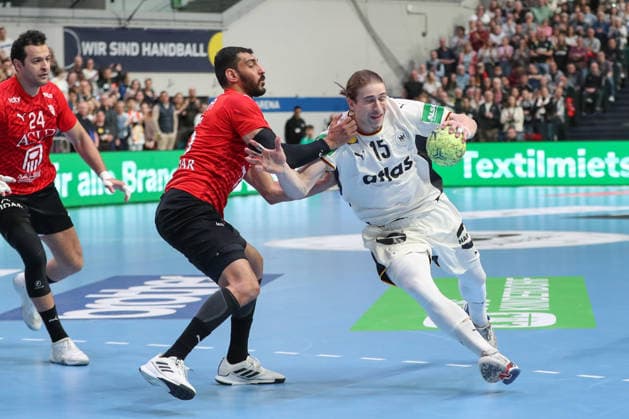 22 03 2026, xgox, handball, European Championship qualification, Germany Egypt emspor v l Seif Elderea Egypt, 45 , Miro Schluroff Germany, 5 duel, duel, fight, tackle Bremen